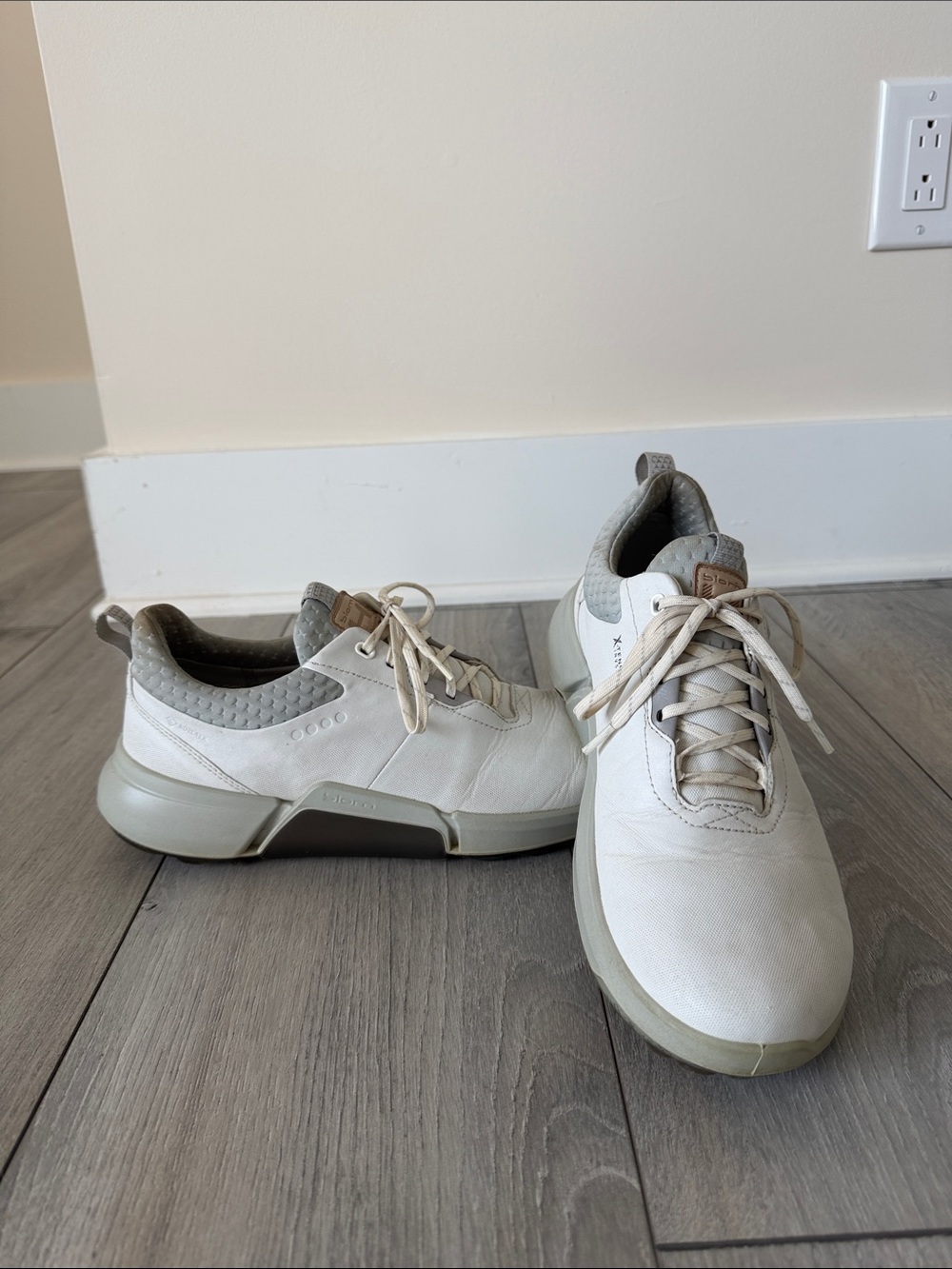 Ecco Men's Off-White and Light Gray Leather Golf shoes